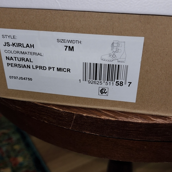 JESSICA SIMPSON NWT WOMENS KIRLAH BUCKLE STRAP LUG SOLE COMBAT BOOTS - Picture 8 of 9